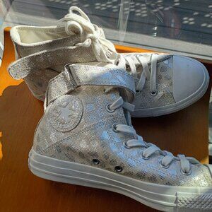 Converse Chuck Taylors *New 8